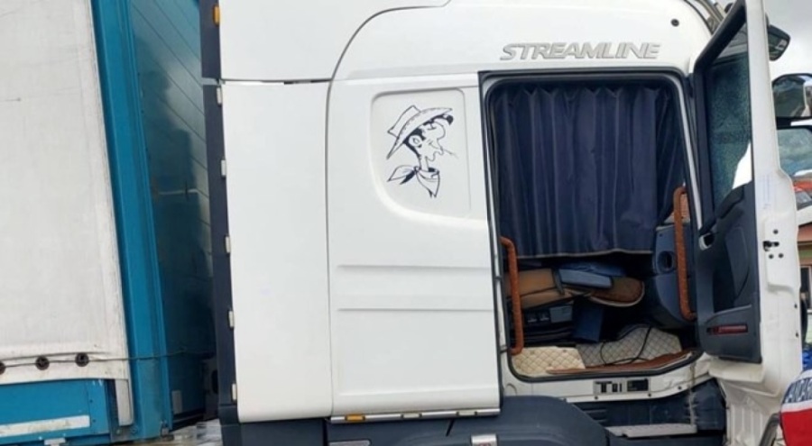 TIR şoförü, park halindeki aracında ölü bulundu
