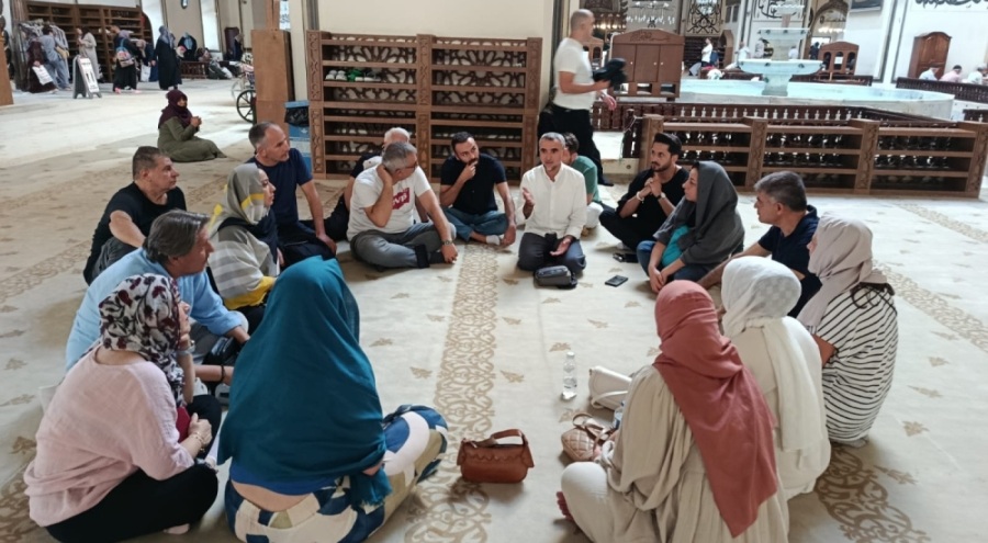 Bursalı rehberlere Ulu Cami'de hat sanatı eğitimi