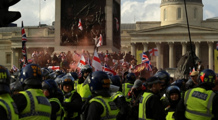 Londra'daki aşırı sağ eyleminde 26 polis yaralandı