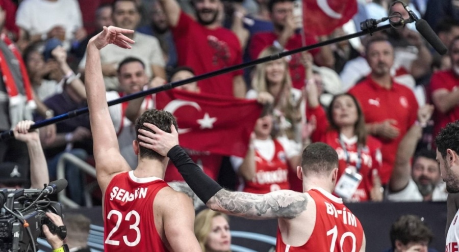 12 Dev Adam şampiyonluk için sahada!