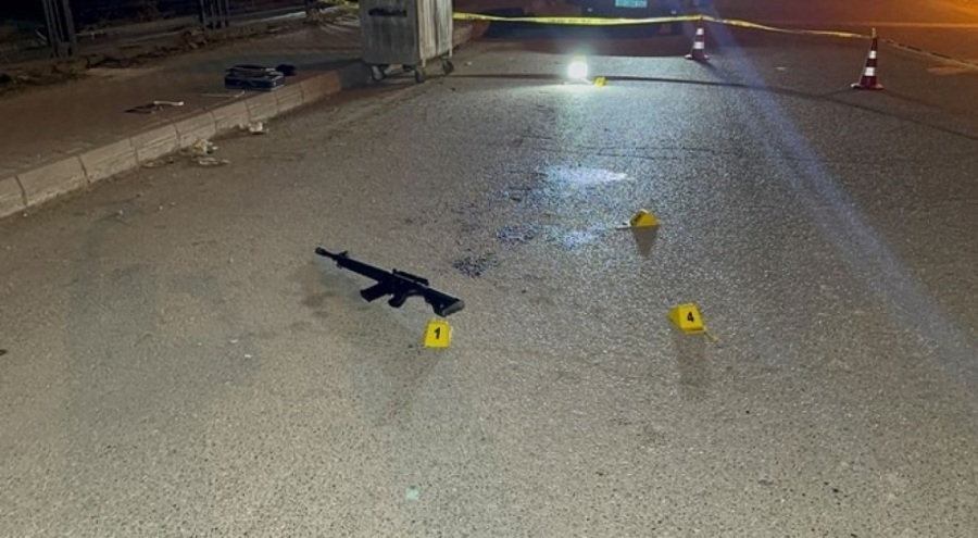 Sokak ortasında otomatik tüfekle infaz