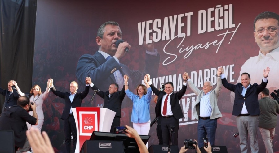 Bozbey'den Ankara'da 'Vesayet Değil Siyaset! Darbeye, Kayyıma Hayır' paylaşımı