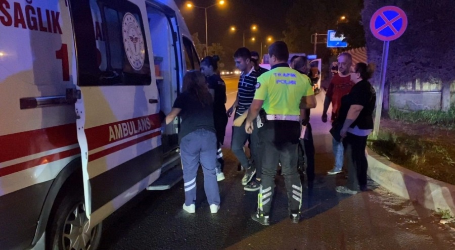 Bursa'da kaza! Hafif ticari araç otomobille çarpıştı: 1 yaralı