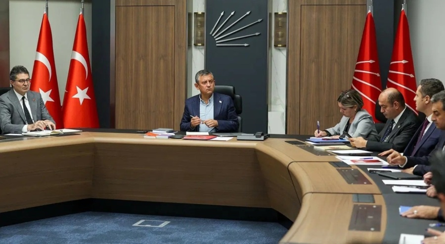 CHP'de kritik MYK başladı: Özgür Özel genel merkezde