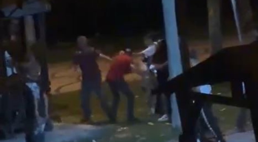 Esenyurt'ta gençler arasında tekmeli yumruklu kavga