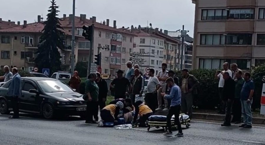 Karşıya geçmek istiyordu, otomobil çarptı