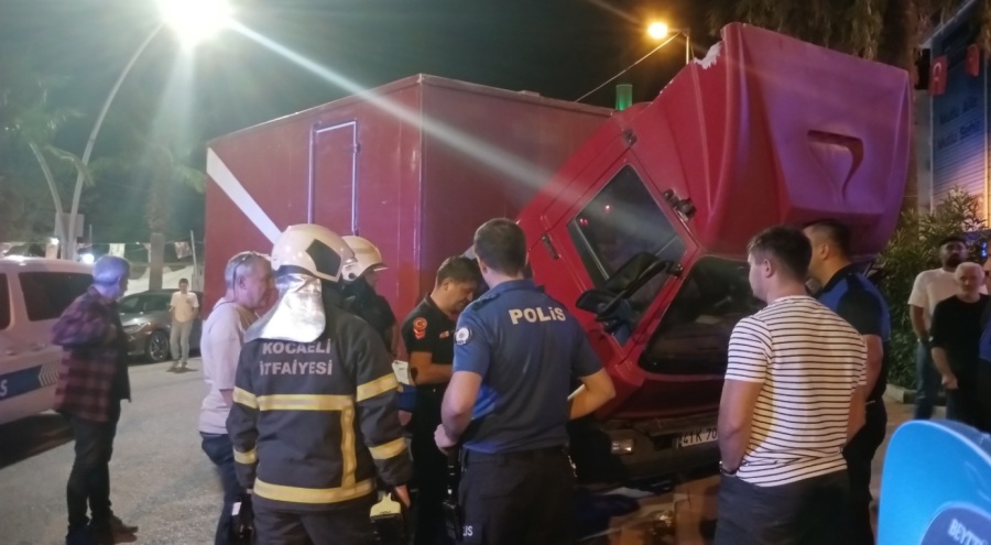 Kamyoneti yanmaktan kurtardılar