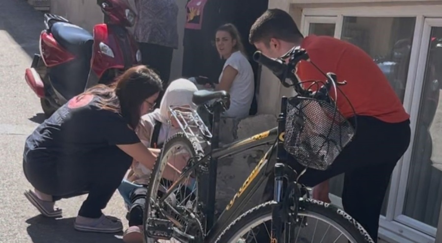 Bursa'da motosiklet ile bisiklet çarpıştı: 3 çocuk yaralandı