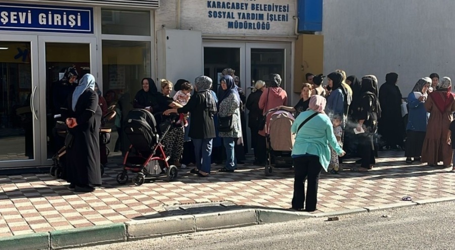 Karacabey Belediyesi'nden öğrencilere kırtasiye çeki desteği