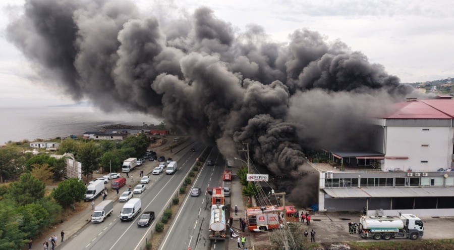Trabzon'da AVM'de yangın