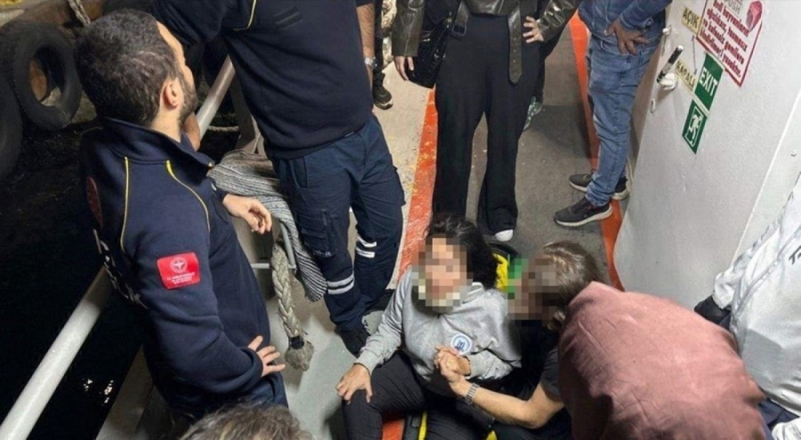 Yolcu motoru, Boğaz'da kuru yük gemisi ile çarpıştı! Çok sayıda yaralı