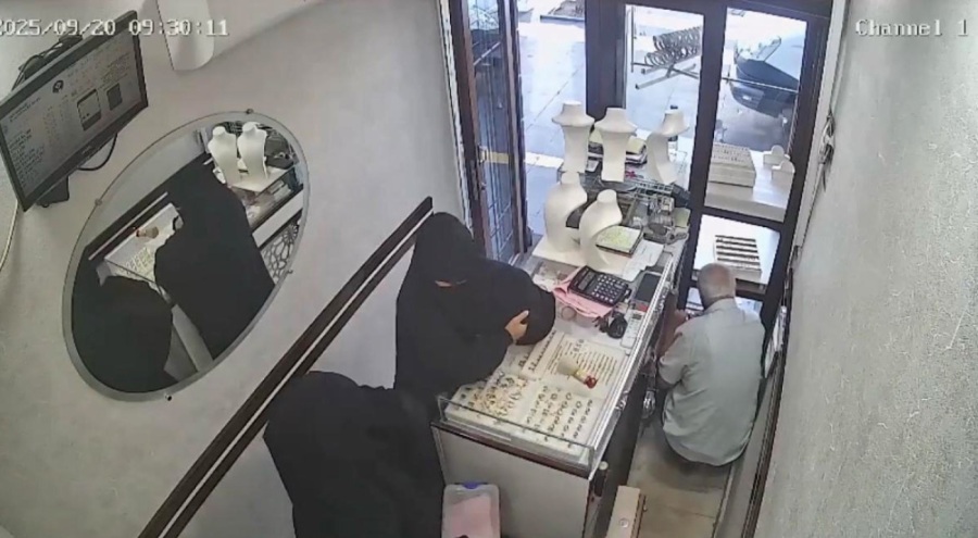 Diyarbakır'da kadınlar kuyumcudan 2,5 kilo altın çaldı