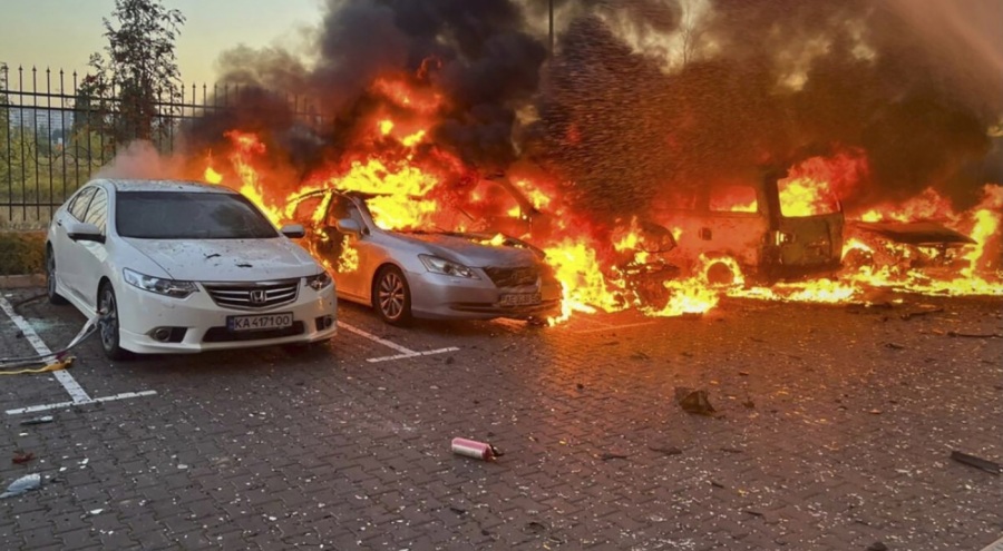 Rusya'dan Ukrayna'ya yoğun hava saldırısı: 3 ölü