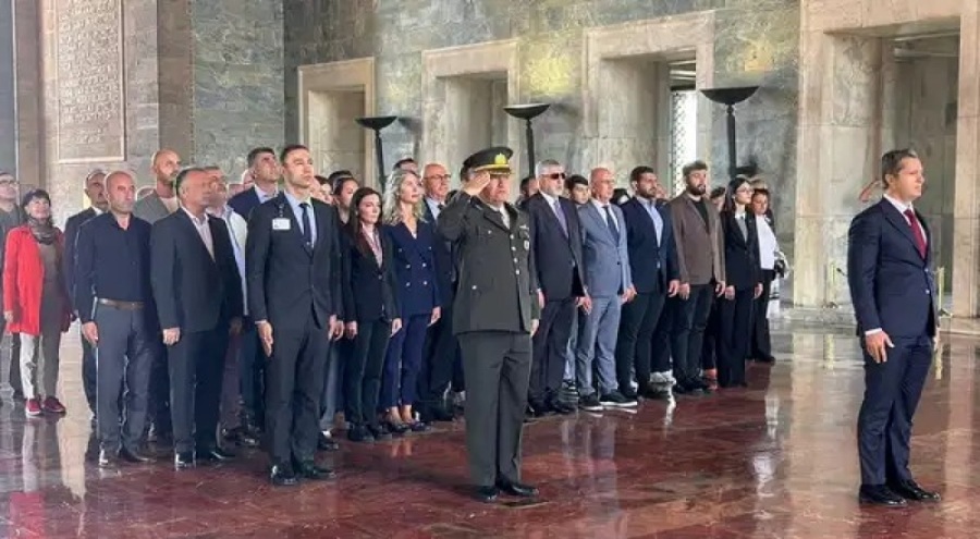 CHP'den olağanüstü kurultay öncesi Anıtkabir ziyaret
