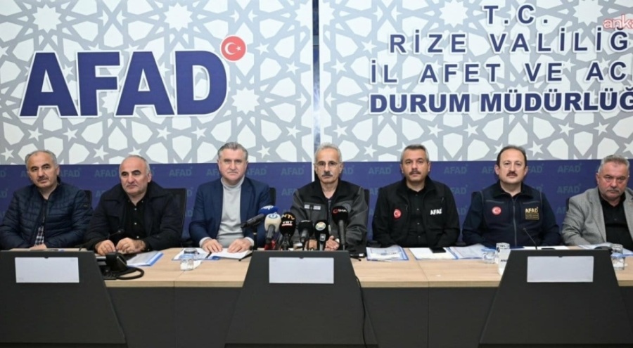 Bakan Uraloğlu: Rize'de kapanan 31 köy yolunu hızla açtık