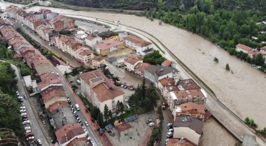 İtalya sular altında kaldı: 1 kişi sele kapıldı