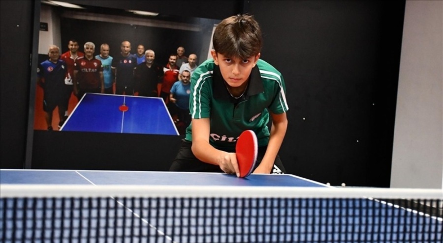 Milli masa tenisçisi Görkem Öçal, dünya şampiyonluğunu hedefleyerek Romanya'ya gidiyor