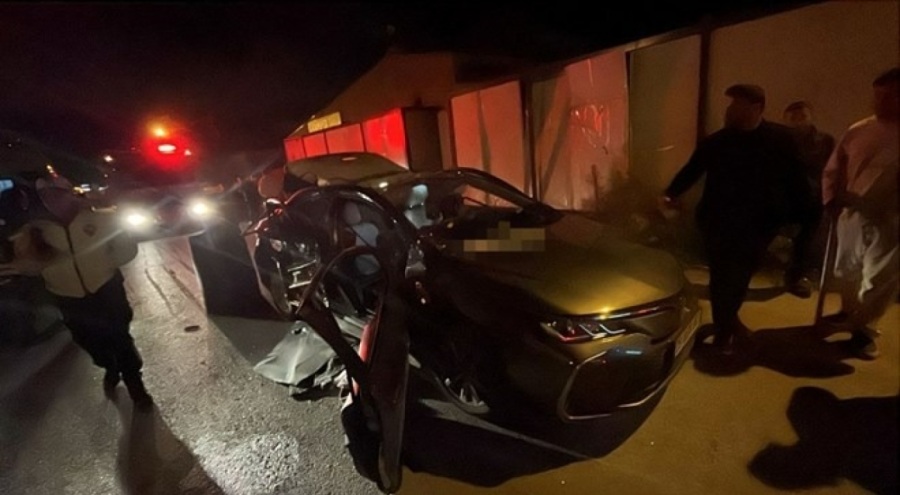 Çakmak gazı tüpü patladı! Otomobilin tavanı ve camları parçalandı