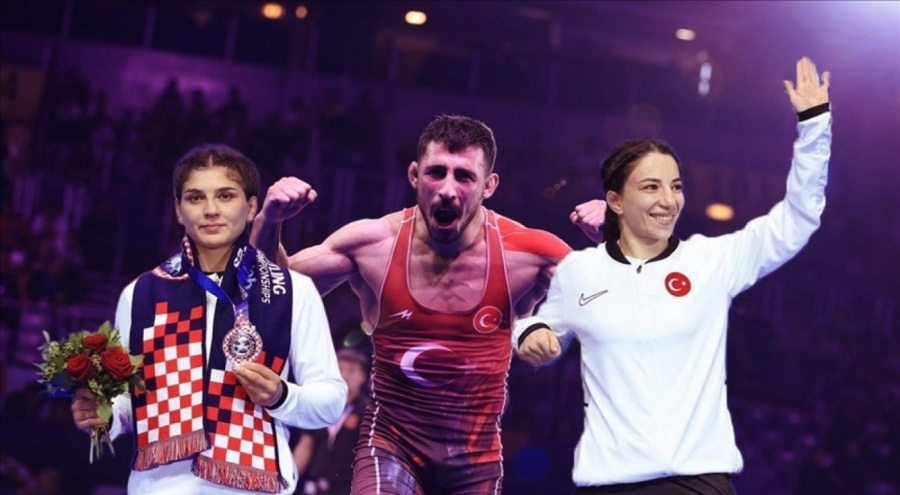 Milli güreşçiler, Dünya Şampiyonası'nda 3 madalya kazanmayı başardı