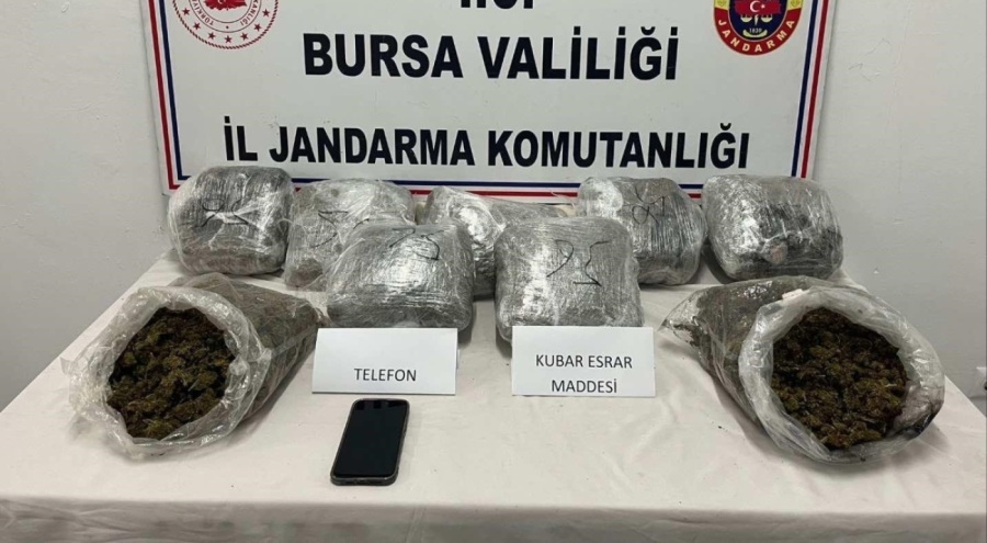 Bursa'da zehir tacirlerine operasyon: 8 kilo 900 gram esrar ele geçirildi