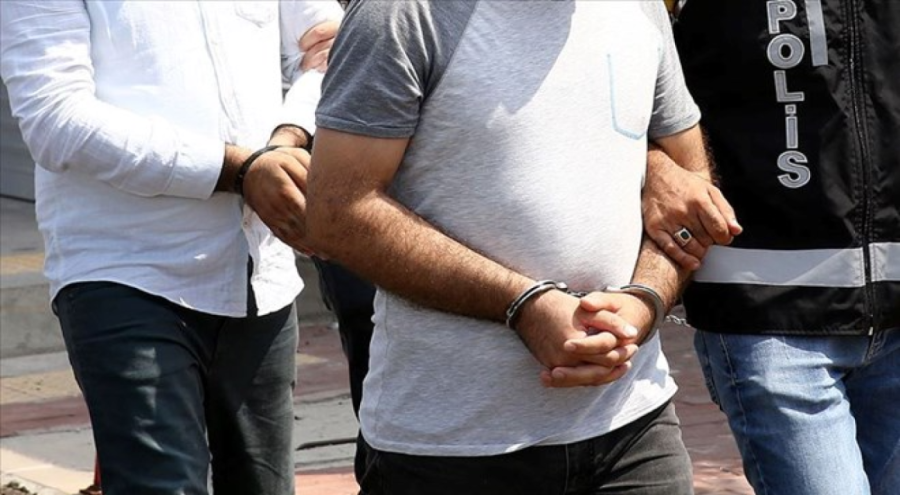 İzmir'de FETÖ operasyonu: 10 gözaltı