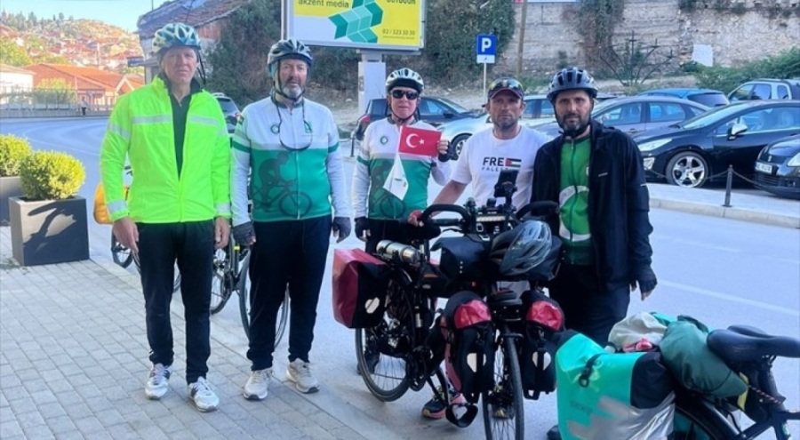 Bağımlılıkla mücadeleye dikkat çekmek için 500 kilometre pedal çevirdiler