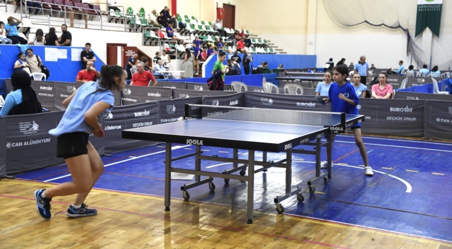 Osmangazi Belediyesi masa tenisi turnuvasına ev sahipliği yaptı