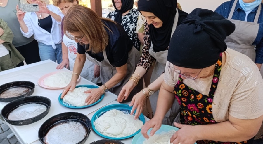Nilüfer İrfaniye'de ekmekler kadın dayanışmasıyla pişti