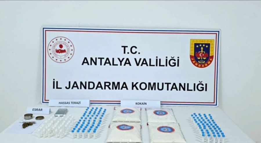 5 kiloya yakın kokain ele geçirildi