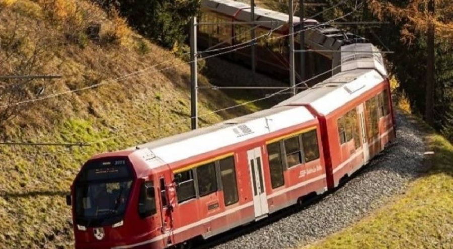 Pakistan'da yolcu trenine bombalı saldırı