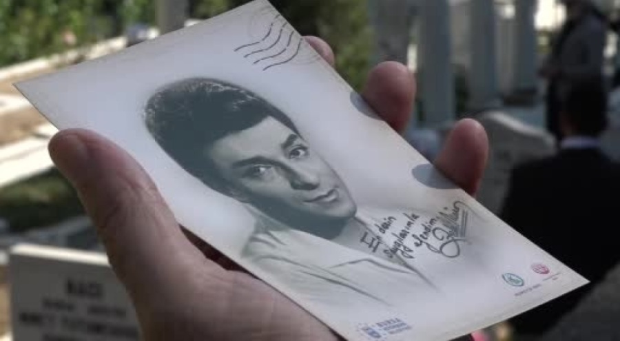 Zeki Müren vefatının 29'uncu yılında Bursa'da mezarı başında anıldı