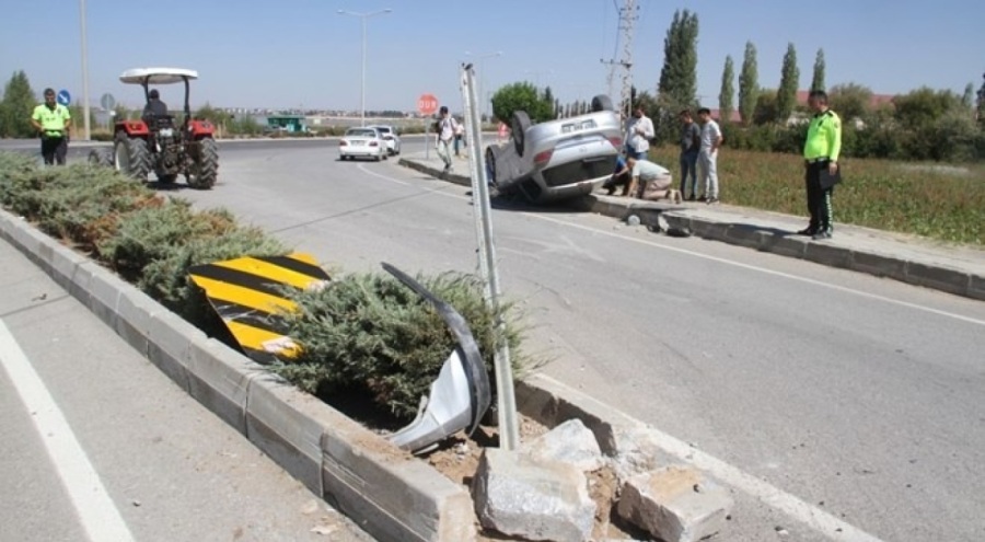 Otobüs devrildi, sürücü yaralandı