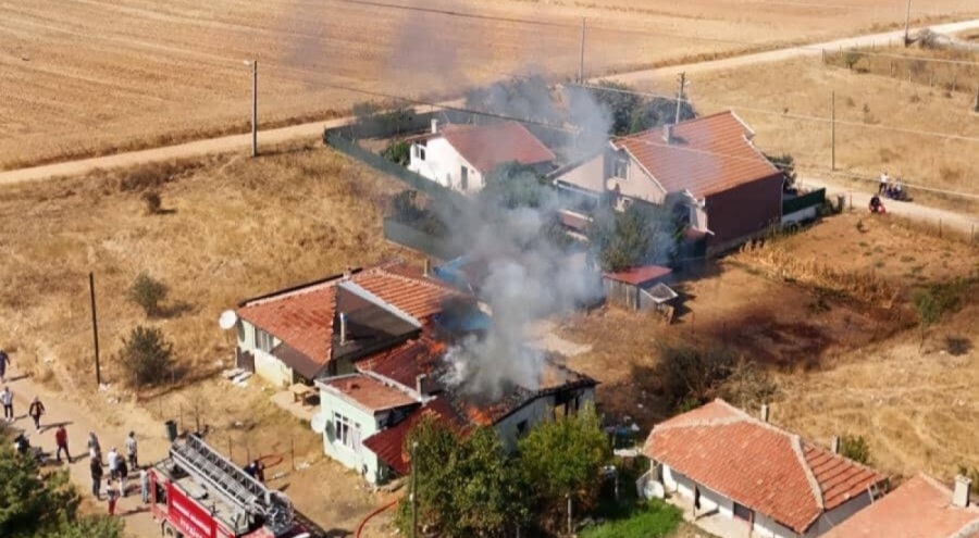 Ev yangını korkuttu