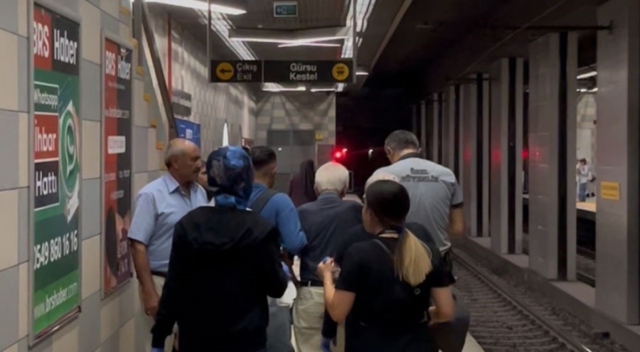 Bursa'da çocukların çarptığı yaşlı adam metro raylarına savruldu!