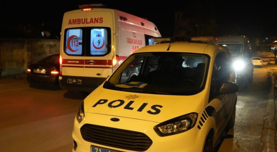 19 yaşındaki genç cadde ortasında vuruldu