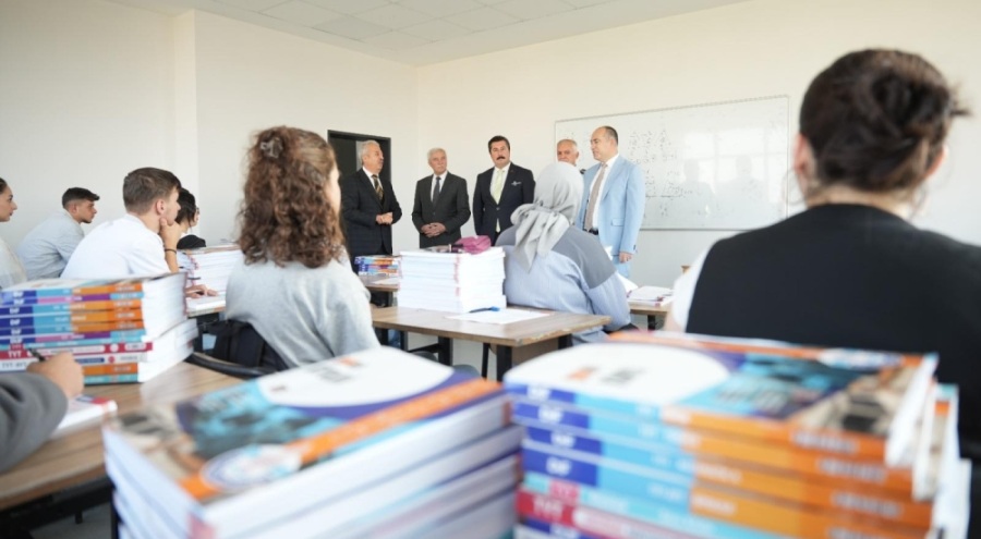 Yenişehir Belediyesi üniversite hazırlık öğrencilerine eğitim desteğinde bulundu