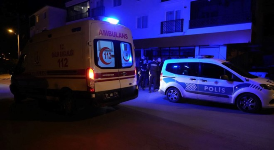 Cadde ortasında silahlı kavga! 19 yaşındaki genç vuruldu