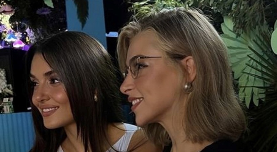 Hande Erçel ile ablası Gamze Erçel Milano'da