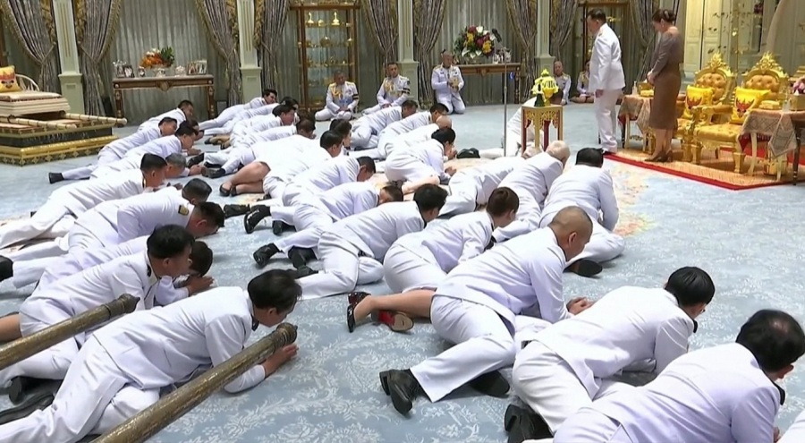 Tayland'da yeni hükümet göreve başladı