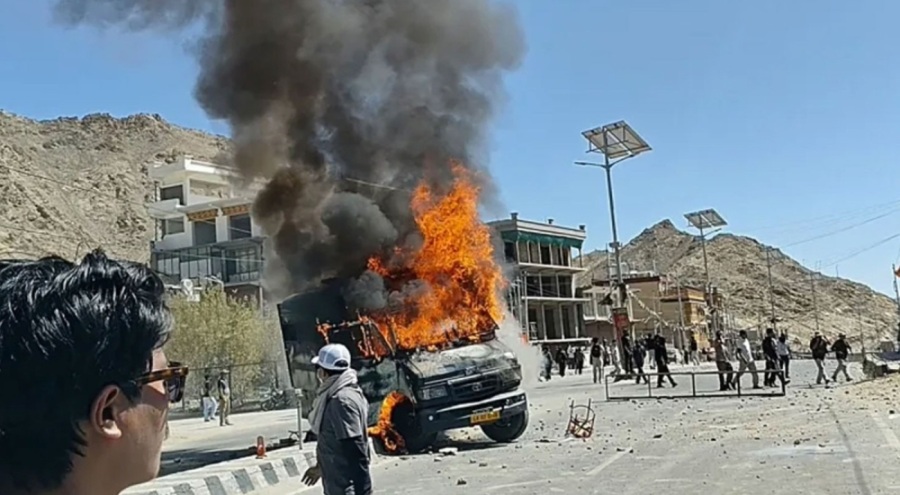 Hindistan'da sokağa çıkma yasağı ilan edildi