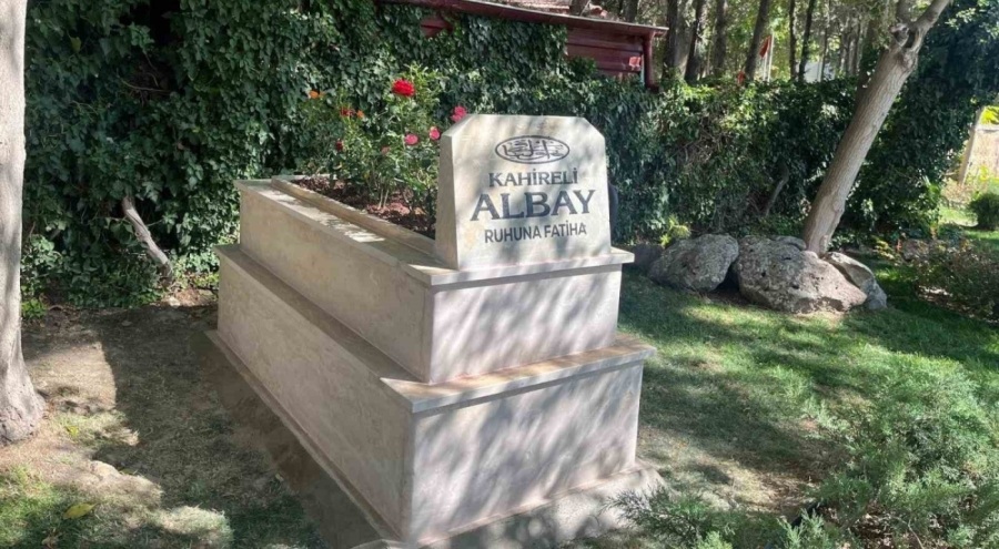 Yol ortasında bulunan mezar yeni yerine taşındı