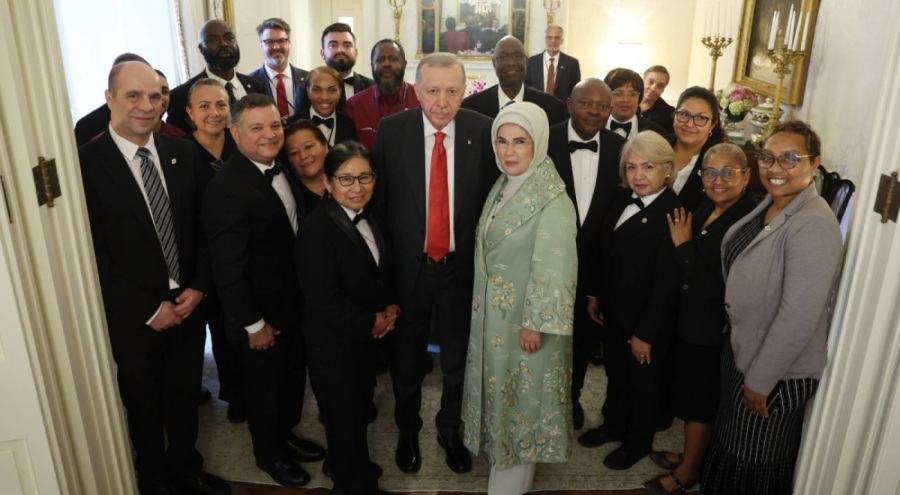 Cumhurbaşkanı Erdoğan, Blair House çalışanlarıyla hatıra fotoğrafı çektirdi