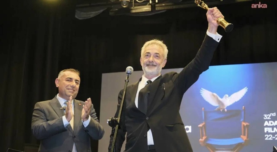 Onur ödülü alan Mehmet Aslantuğ: Ödülümü Zeydan Başkan adına alıyorum