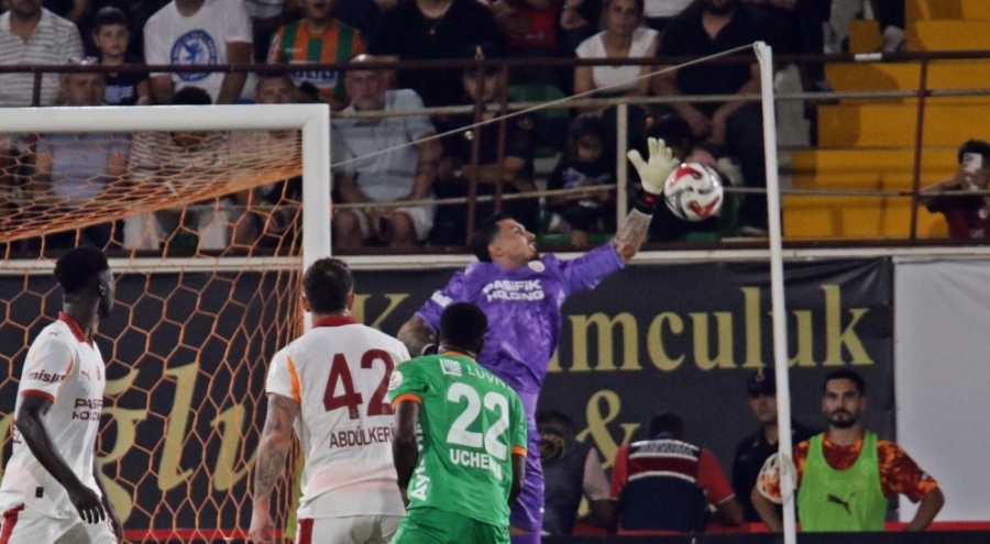 Galatasaray, ligde deplasmanda kalesini gole kapadı