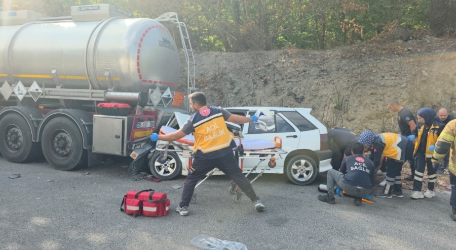 Bursa'da otomobil park halindeki tankere çarptı!