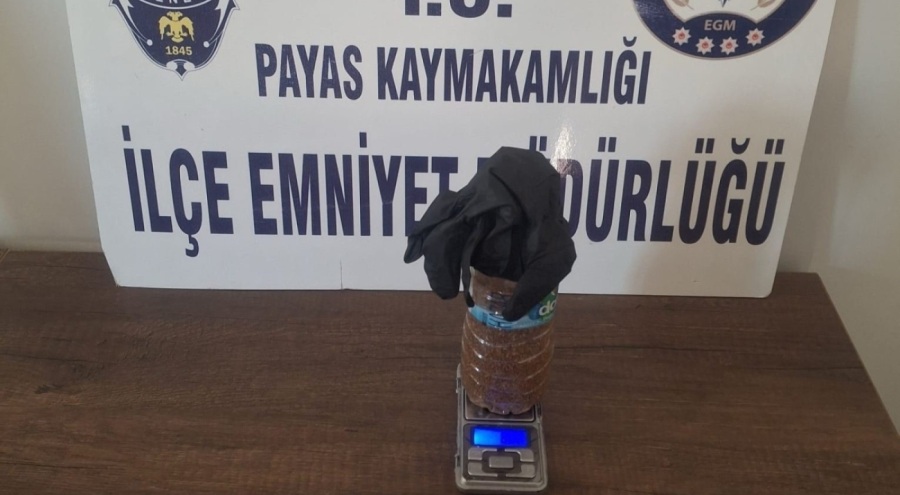 Polisi görünce bahçeye attığı su şişesinden uyuşturucu madde ele geçirildi