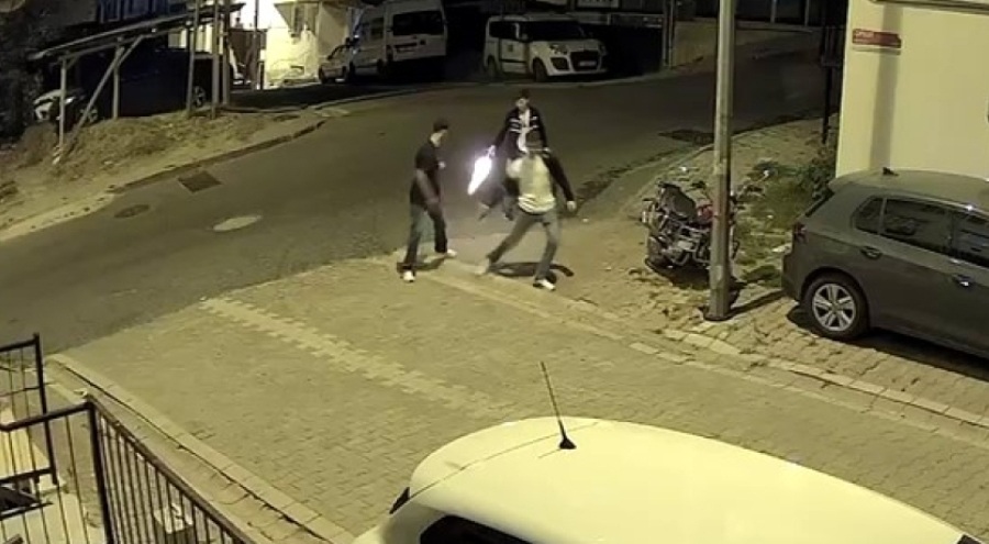 3 çocuğun silahlı 'şakası' kamerada!
