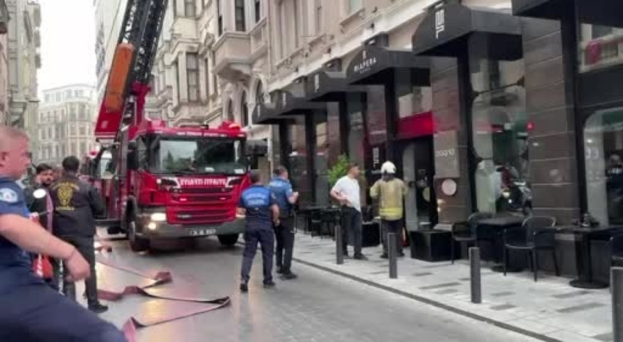 Beyoğlu'nda otelde yangın