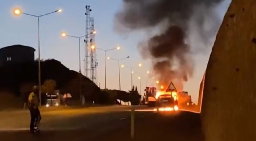 Elazığ'da seyir halindeki araç yandı