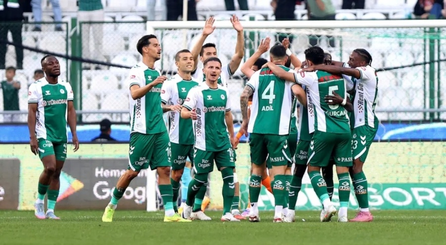 Konyaspor 3 puanı 10 kişiyle aldı!
